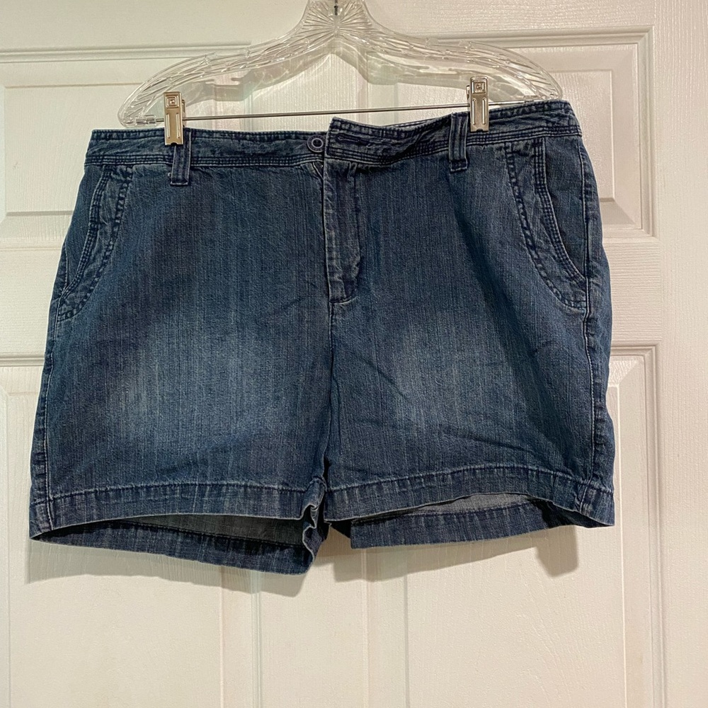 Natural Reflections denim shorts. Size 16
